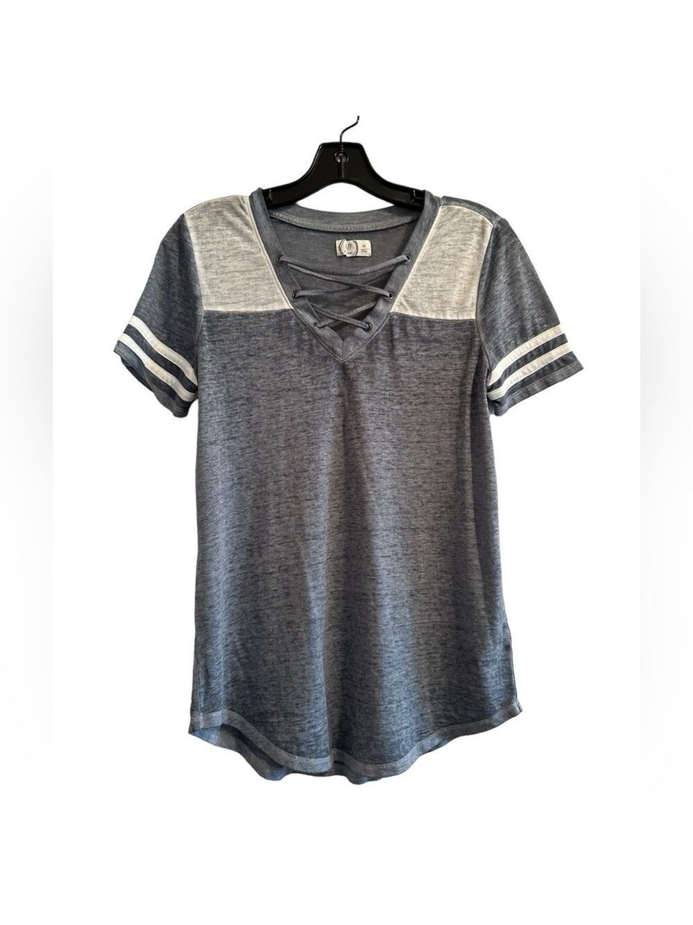 Maurices Womens XS Sporty Lightweight Summer Blouse Gray Top  Short Cap Sleeves